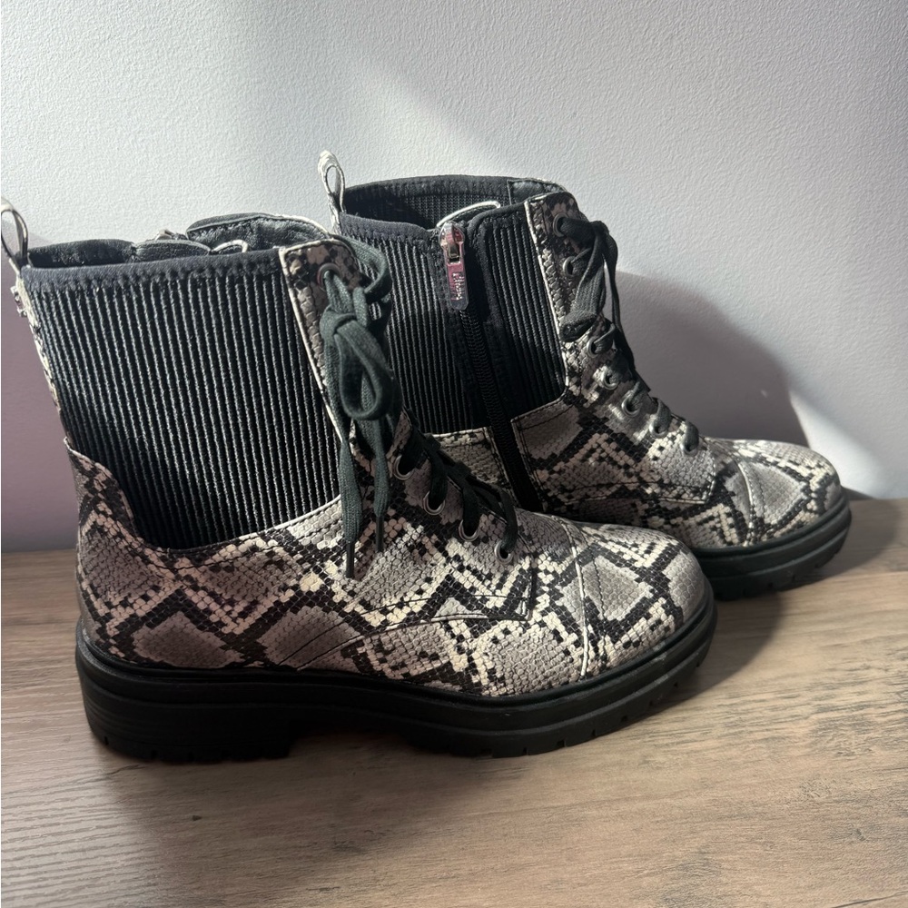 Circus by Sam Edelman Black and Gray Python Snake… - image 3